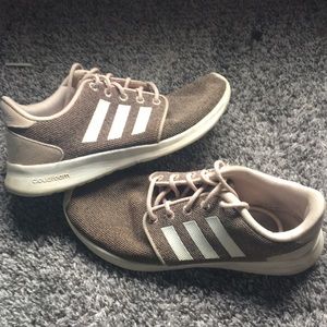 I’m selling adidas shoes with cloud foam inside